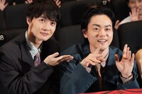 左から神木隆之介、菅田将暉