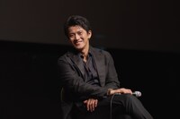 第30回釜山国際映画祭での「匿名の恋人たち」ワールドプレミアに登壇した小栗旬