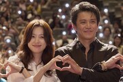 第30回釜山国際映画祭での「匿名の恋人たち」ワールドプレミアの様子。左からハン・ヒョジュ、小栗旬