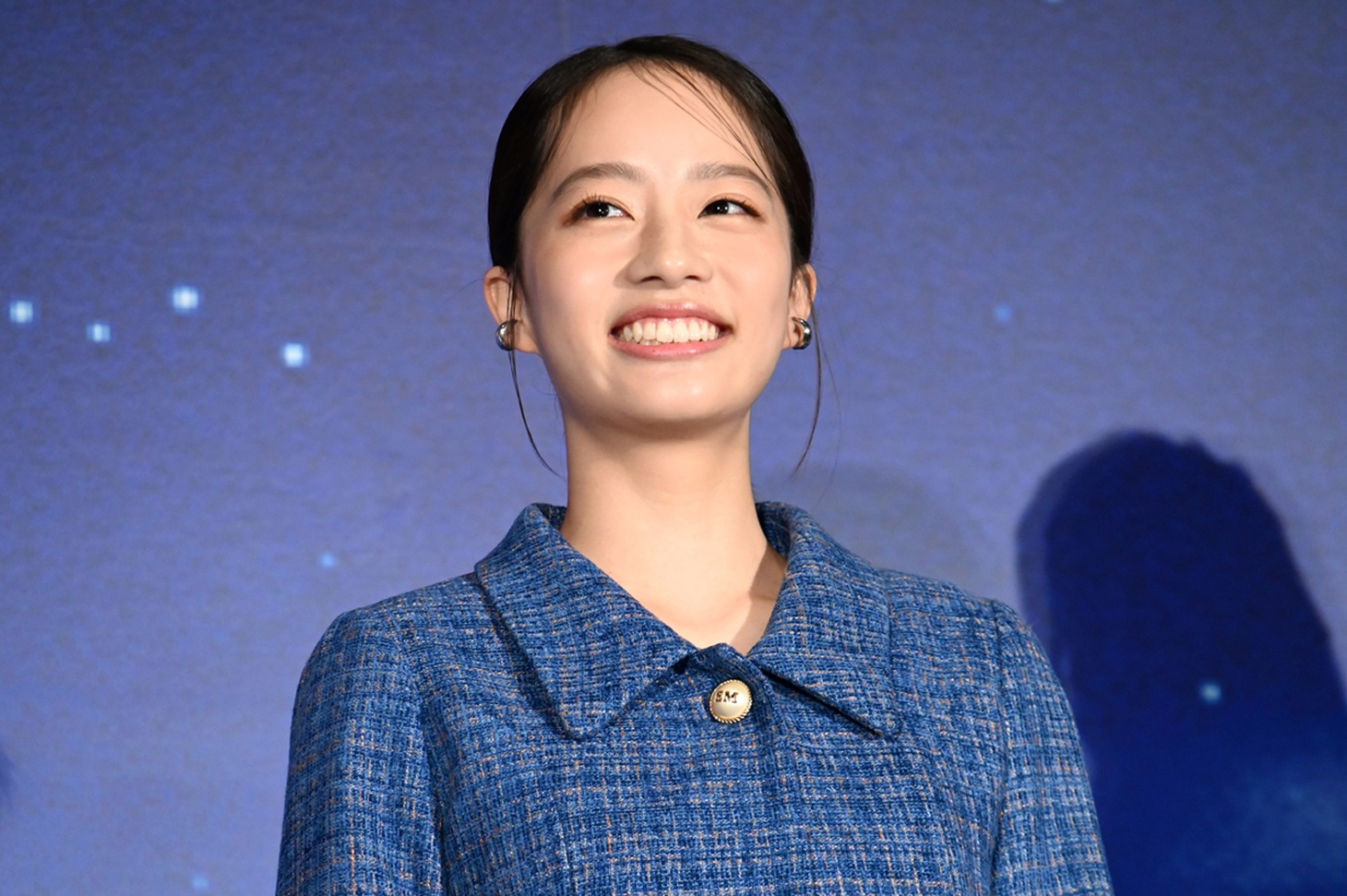 映画「ストロベリームーン 余命半年の恋」完成披露試写会に登壇した池端杏慈。日向の幼なじみで萌の親友・高遠麗を演じている