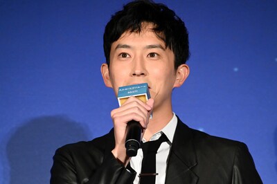 映画「ストロベリームーン 余命半年の恋」完成披露試写会に登壇した杉野遥亮。齋藤潤演じる佐藤日向の13年後の姿を演じている