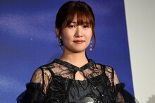 映画「ストロベリームーン 余命半年の恋」完成披露試写会に登壇した酒井麻衣