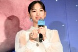 映画「ストロベリームーン 余命半年の恋」完成披露試写会に登壇した當真あみ。余命半年と宣告された少女・桜井萌を演じている