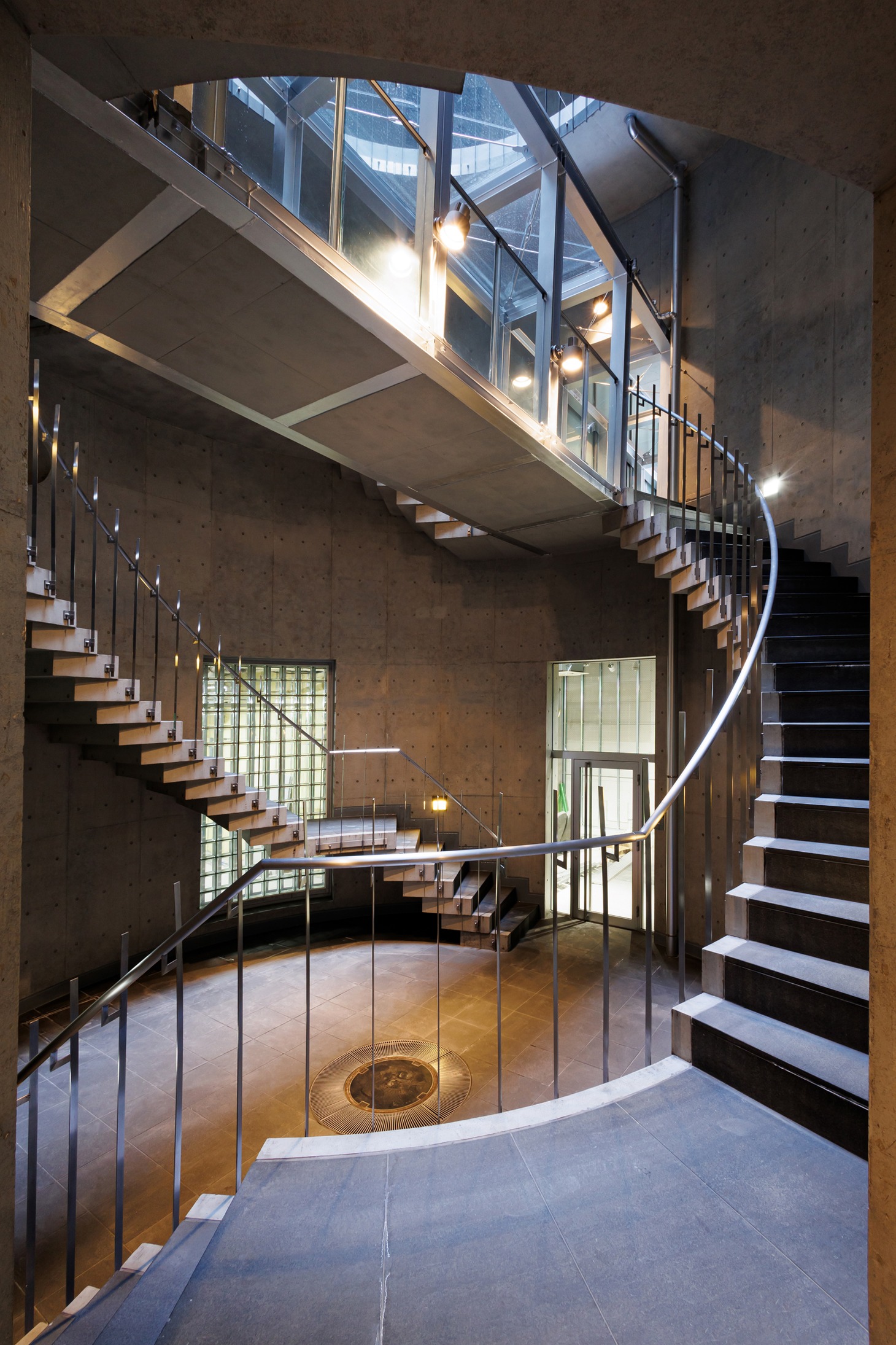 ロードショー・映画館サブスク制のハイブリッド型ミニシアター「CineMalice（シネマリス）」内観