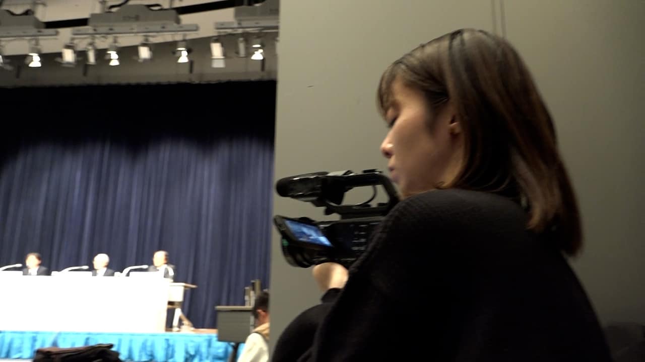 「当事者たち。～フジテレビ入社4年目の記録～」より。フジテレビ問題の表面化をきっかけに、社内にカメラを向け始めたディレクター