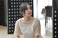 長尾由紀子役の水嶋凜