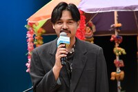 映画「（LOVE SONG）」ジャパンプレミアに登壇したChampことウィーラチット・トンジラー。ドラマ「2gether」などを手がけたことで知られている