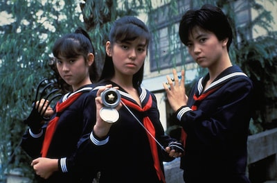 南野陽子（中央）が主演したドラマ「スケバン刑事II 少女鉄仮面伝説」