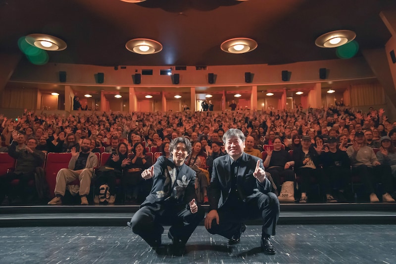 第38回ヘルシンキ国際映画祭で行われた「爆弾」のワールドプレミア上映に登壇した山田裕貴（左）と、佐藤二朗（右）