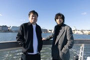 第38回ヘルシンキ国際映画祭への登壇を終え、遊覧船で街を巡る佐藤二朗（左）と山田裕貴（右）