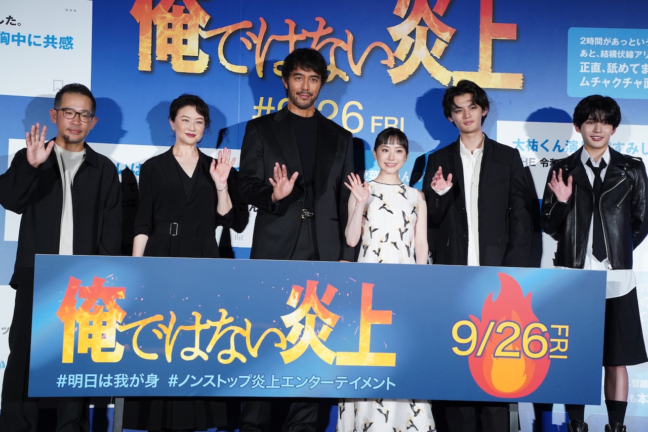 「俺ではない炎上」公開前日祭の様子。左から山田篤宏、夏川結衣、阿部寛、芦田愛菜、藤原大祐、長尾謙杜