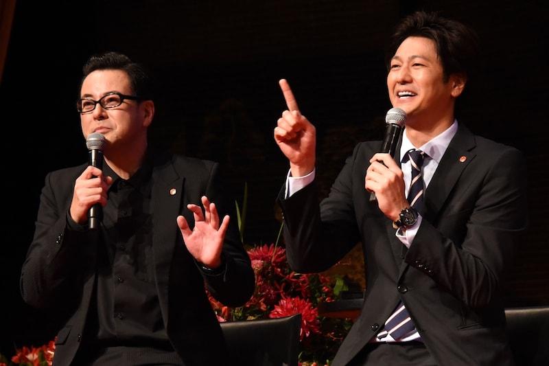 左から鈴木浩介、速水もこみち