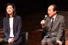 左から天海祐希、小日向文世