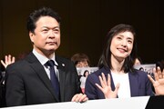 左から田中哲司、天海祐希