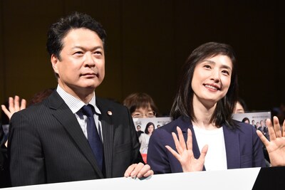 左から田中哲司、天海祐希