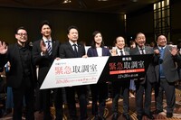 「緊急取調室」ファン大感謝イベントの様子。左から鈴木浩介、速水もこみち、田中哲司、天海祐希、小日向文世、でんでん、塚地武雅