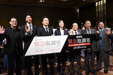 「緊急取調室」ファン大感謝イベントの様子。左から鈴木浩介、速水もこみち、田中哲司、天海祐希、小日向文世、でんでん、塚地武雅