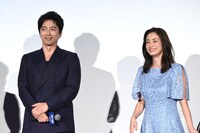 左から大沢たかお、上戸彩