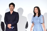 左から大沢たかお、上戸彩