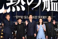 「沈黙の艦隊 北極海大海戦」初日舞台挨拶にて、左から江口洋介、津田健次郎、大沢たかお、上戸彩、中村蒼