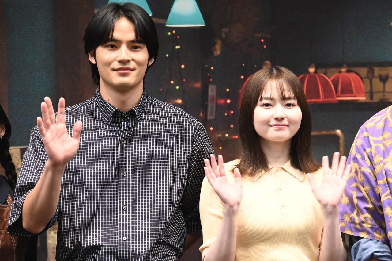 ドラマ「シナントロープ」記者会見に登壇した水上恒司（左）と山田杏奈（右）