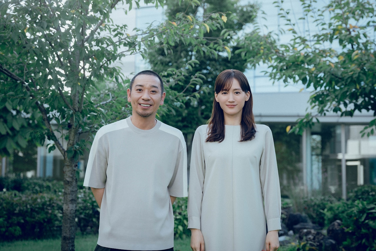 映画「箱の中の羊」の主演を務める千鳥・大悟（左）と綾瀬はるか（右）