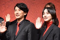 「MISS KING / ミス・キング」配信直前プレミアイベントの様子。左から藤木直人、のん