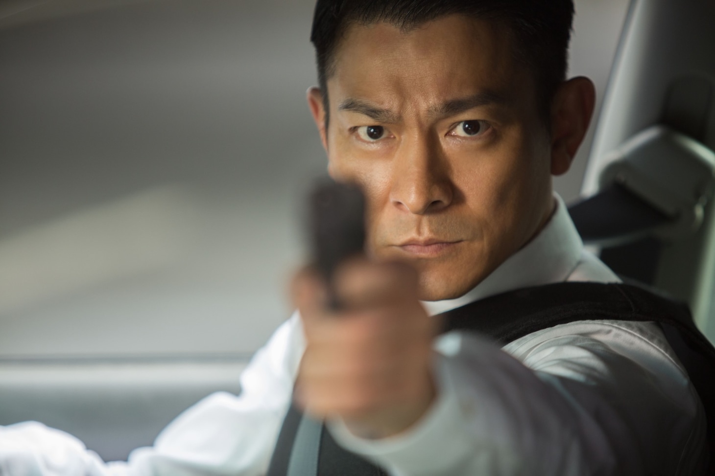 「ファイヤー・ストーム」場面写真 ©2013, Edko Films Limited, Sil-Metropole Organisation Ltd., Focus Films Limited, Good Friends Entertainment Sdn Bhd, China Dream Film Culture Industry Limited, Ample Ideas International Limited, He Xin Zhongshan Jin Investment Management Co., Ltd., Elegance Media Guangdong Co.,Ltd., Youku Tudou Inc. All Rights Reserved.