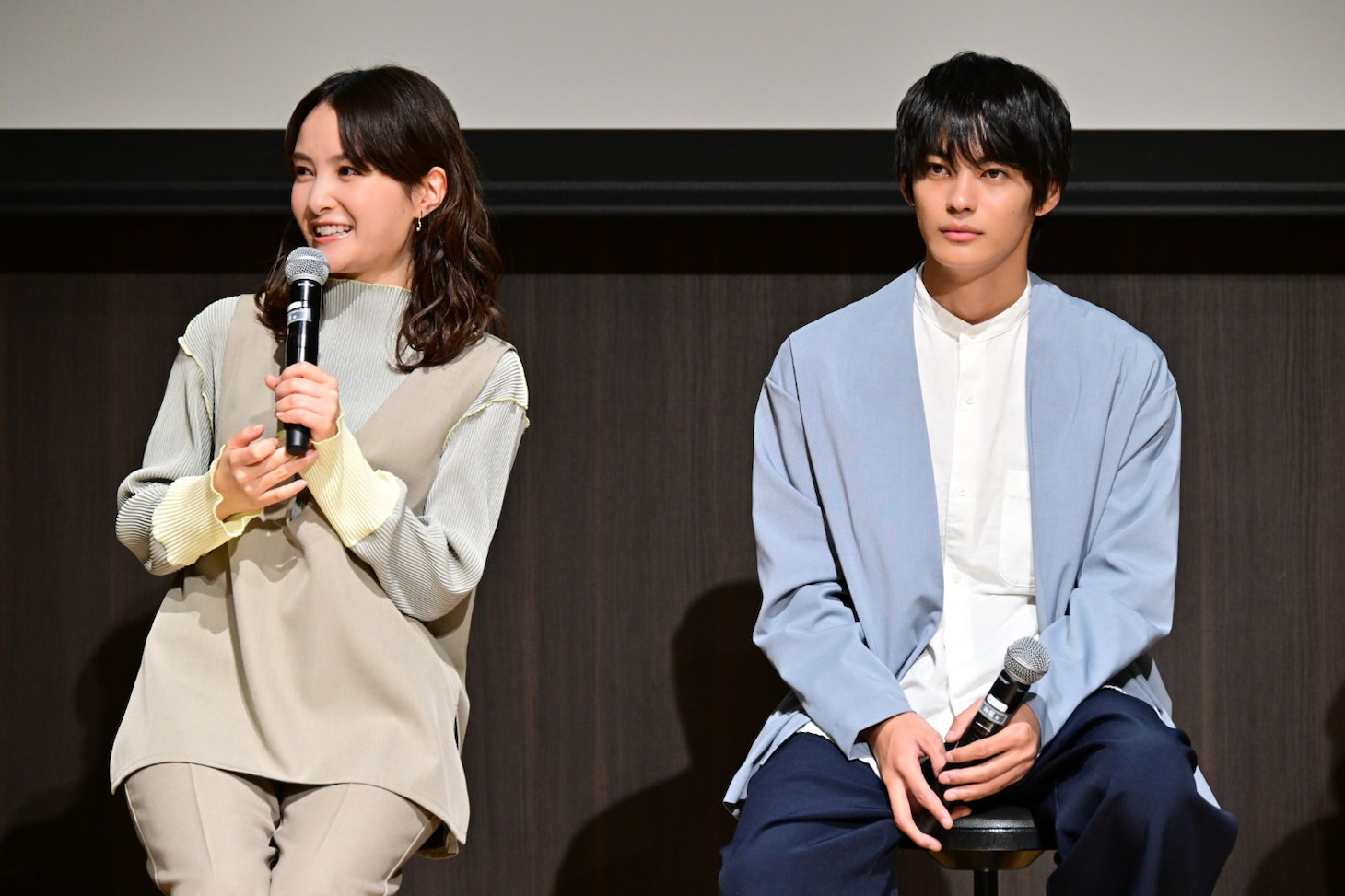 「すべての恋が終わるとしても」制作発表会見の様子。左から葵わかな、神尾楓珠