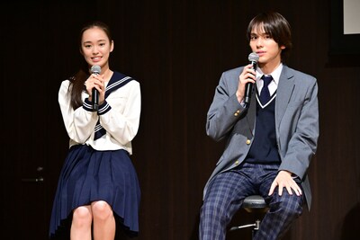 「すべての恋が終わるとしても」制作発表会見の様子。左から大塚萌香、山下幸輝