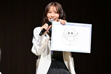 「すべての恋が終わるとしても」制作発表会見にて、子供の誕生の瞬間をイラストで紹介する市川由衣