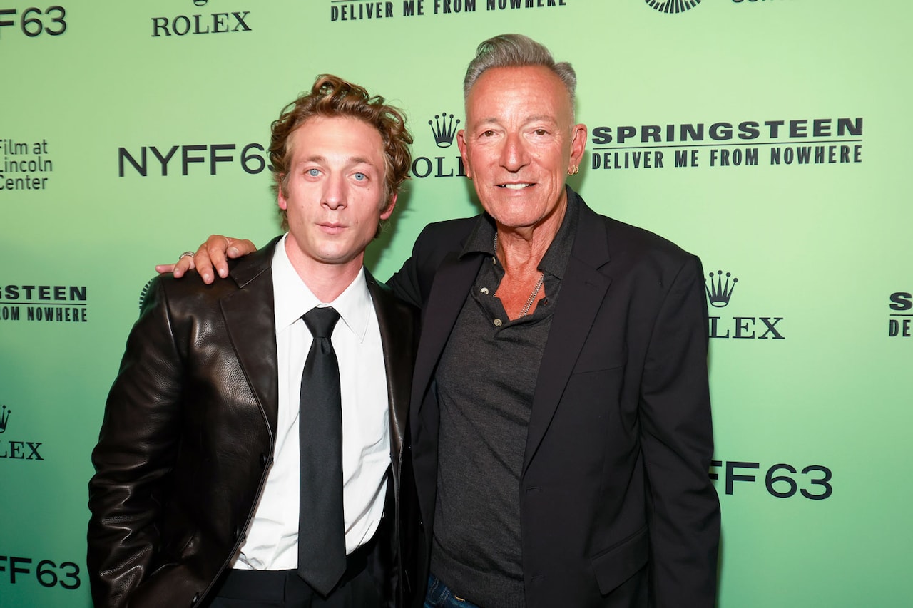 第63回ニューヨーク映画祭にて、左からジェレミー・アレン・ホワイト、ブルース・スプリングスティーン ©Kevin Mazur