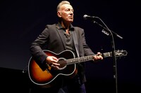 第63回ニューヨーク映画祭でサプライズ歌唱したブルース・スプリングスティーン