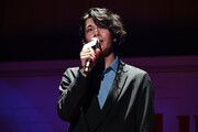 劇中歌「Snowish」を歌唱する柿澤勇人