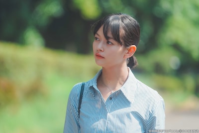 「こころ」場面写真。夏子演じる“彼女”