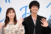 映画「君の顔では泣けない」ジャパンプレミアの様子。左から芳根京子、髙橋海人（King & Prince）