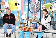 「A-Studio+」10月3日放送回の収録の様子。左から笑福亭鶴瓶、生田絵梨花