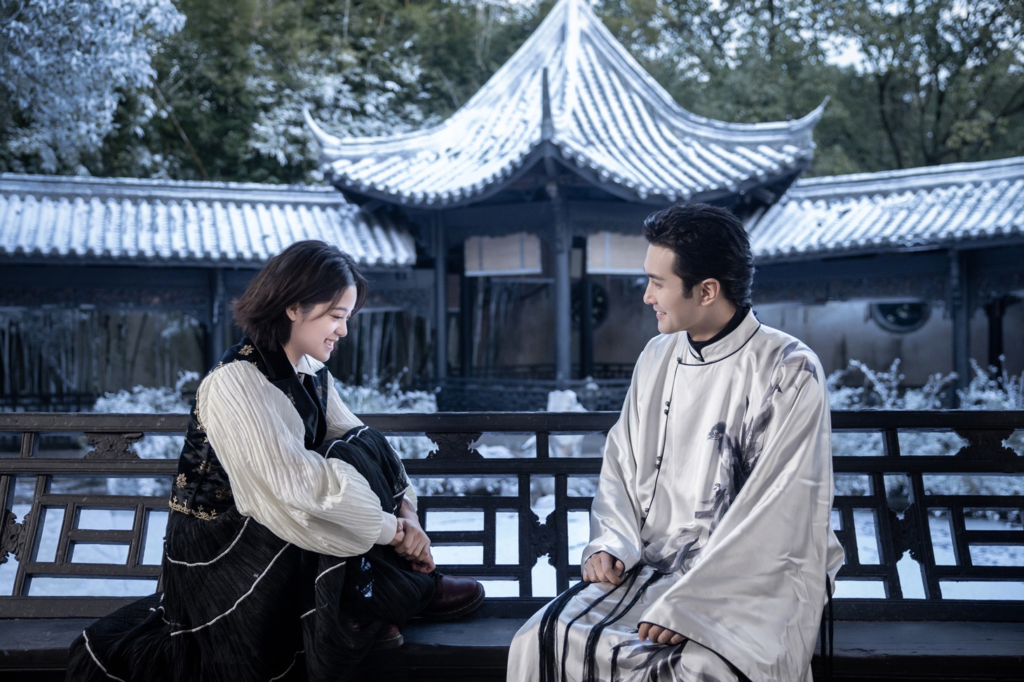 左からオーヤン・ナナ（欧陽娜娜）演じるミー・ラン（米嵐）、ガオ・ウェイグァン（高偉光）演じるシェン・ジーホン（沈之衡）