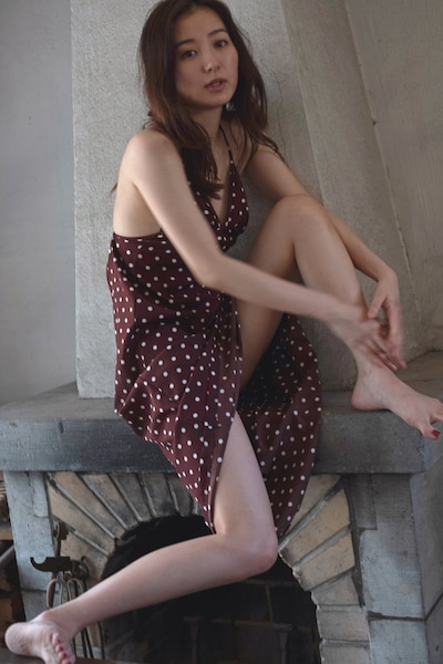 高田里穂「素描」先行プロモーションカット