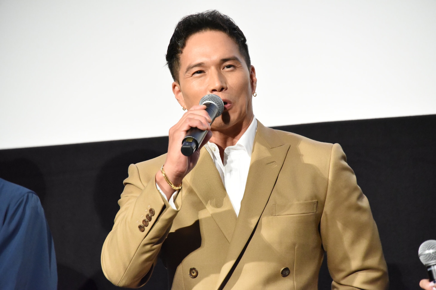 市原隼人「おいしい給食」舞台挨拶で寸劇披露！武田玲奈は甘利田の“パワーアップ”告白
