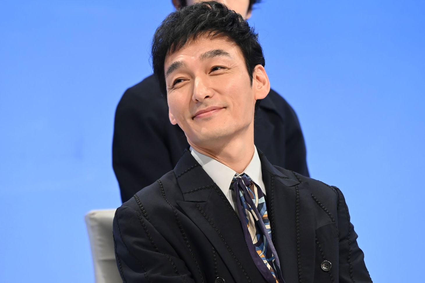 草彅剛、撮影現場でダンスバトル？「終幕のロンド」共演者との和気あいあいエピソード続々