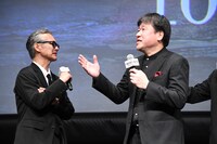 左から渡部篤郎、佐藤二朗