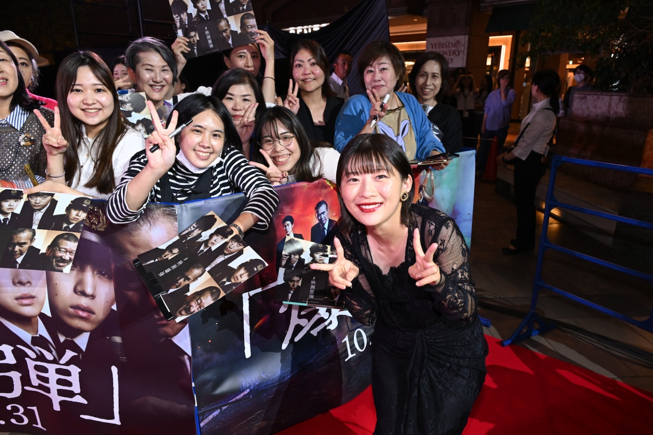 映画 爆弾 レッドカーペット 全登壇者 直筆サイン入ポスター 山田裕貴 伊藤沙莉 映画 爆弾 レッドカーペット 全登壇者 直筆サイン入ポスター