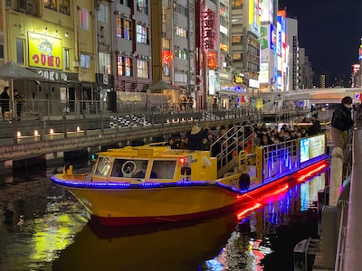 映画のスタッフたちが乗船した大阪・道頓堀のクルーズ