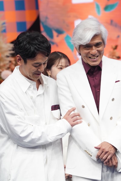 終始仲のよさそうな雰囲気の妻夫木聡（左）と佐藤浩市（右）