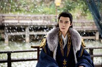 中国ドラマ「漠風吟（ばくふうぎん） 偽りの公主、熱砂の愛」より、霍擎雲（かくけいうん）。演じたのは「玉骨遥（ぎょっこつよう）」などで知られるファン・イールン（方逸倫）