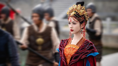 中国ドラマ「漠風吟（ばくふうぎん） 偽りの公主、熱砂の愛」より、復讐を誓う皇北霜（こうほくそう）。演じたのはディリラバやグーリーナーザーを生んだウイグル出身のハーニー・コーズー（哈妮克孜）