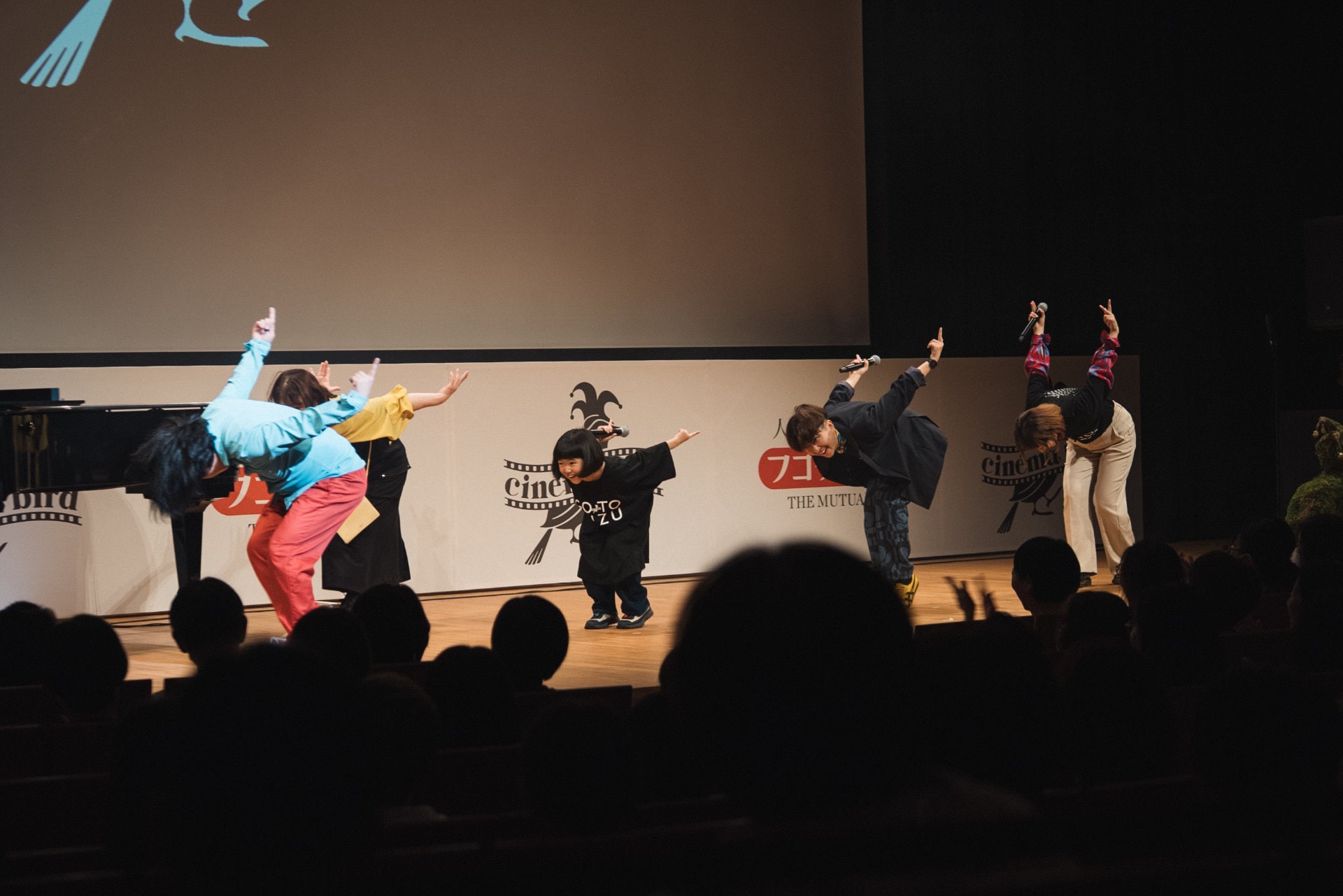 斎藤工による移動映画館cinema birdが石川県奥能登で開催「皆さんと手