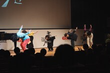 「cinema bird in 石川県奥能登」で永野らがネタを披露する様子