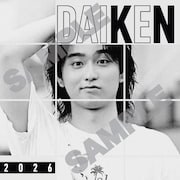 「奥平大兼オフィシャルカレンダー2026」特典のアートステッカー(SDP+)